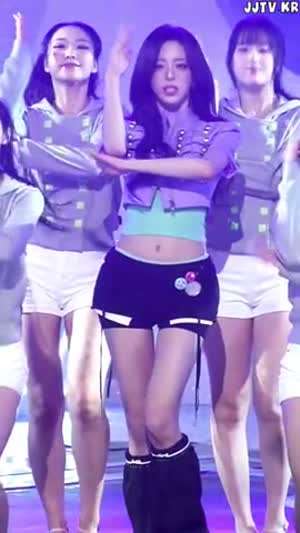 민트 나시 개미허리 골반 배꼽 노출 ITZY 유나