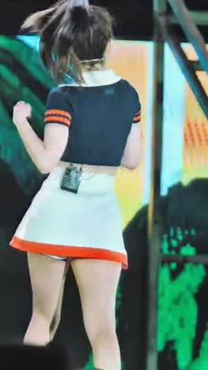 레드벨벳 포니테일 아이린 흰 테니스치마 찰랑이는 엉벅지.mp4