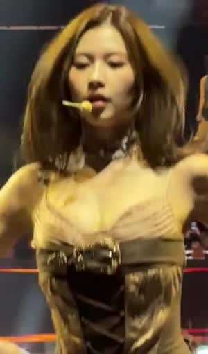 요망 섹시한 움직임 가슴 벨트 의상 트와이스 사나