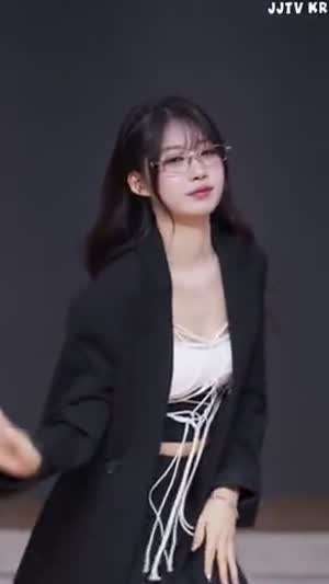 긱시크 안경 정장 마이 스트랩 민소매 에버글로우 시현