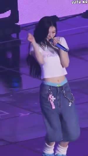 크롭 흰티 배꼽 리본달린 하늘색 팬티 노출 아일릿 민주.mp4