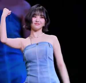 청 오프숄더 비비지 은하 겨드랑이