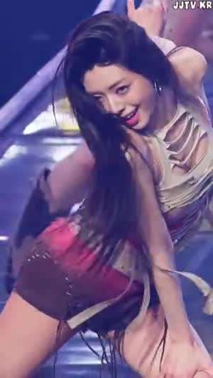 숙인 ITZY 유나 앞스트랩 민소매