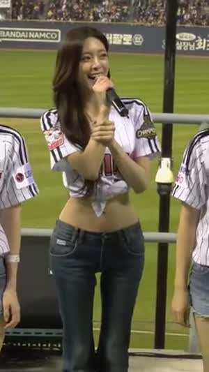 잠실 응원석에서 본인솔로곡추는 ITZY 유나