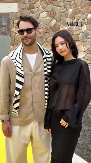 제니 파격적인 시스루 언더붑 패션