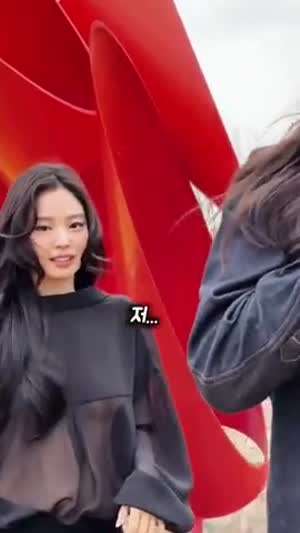 제니 적나라한 언더붑 시스루 드레스