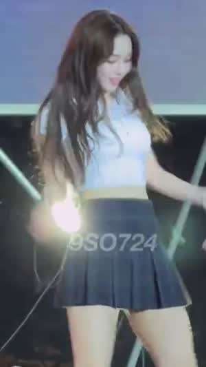 [에스파] 화이트 실크 카라티 + 체크스커트 카리나 통통 튀는 바운스.mp4