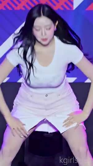 권은비 워터밤 후계자 김채연..