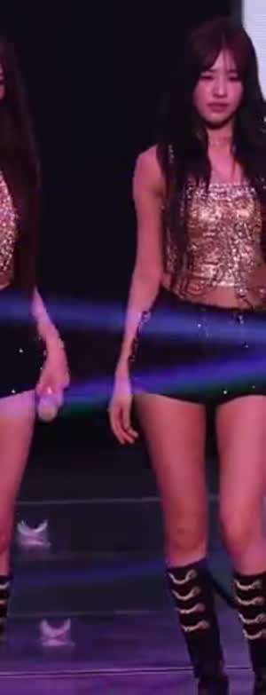 황금빛 아이브 안유진 레이 런웨이 워킹