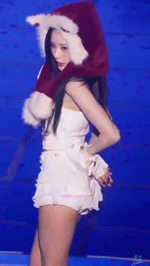 큐티와 섹시 두가지 매력을 보여주는 프로미스나인 박지원