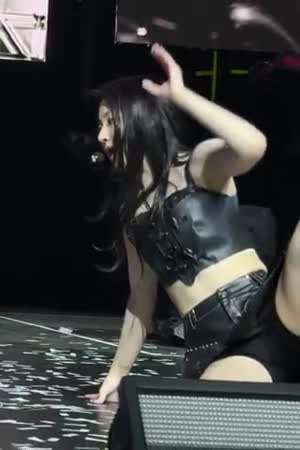 [엔믹스] 바닥안무하는 오해원 가죽치마 검속 엉덩이.mp4