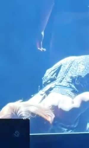 한마리 설표 같은 모모...탱글 바디슈트 아찔한 가슴골 엉밑살.mp4