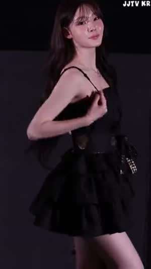 블랙 끈나시 미니 원피스 이프아이 카시아.mp4