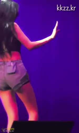 핏 좋은 핫팬츠 아이브 안유진