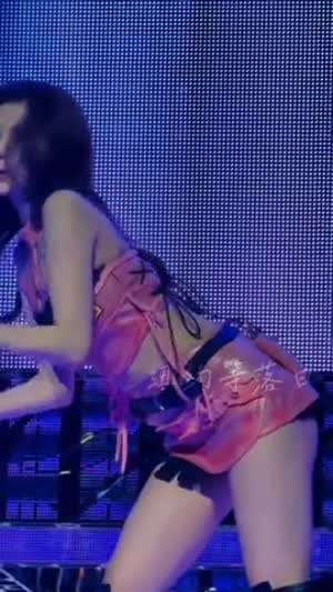 홀터넥 코르셋 의상 트와이스 핑크 사나