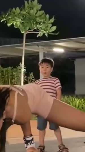 언냐능력(?)에 감탄하는 꼬맹이들