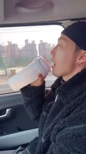 이 놈의 남편은 맨날 그리로 빠져