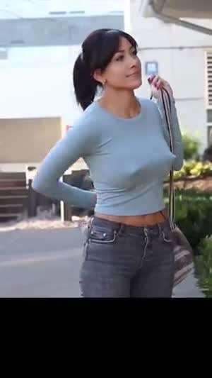 공격적인 상체 몰카 [후방]