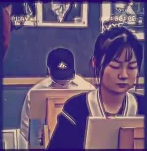 수업 중 위장하고 딴 짓하는 중국학생들