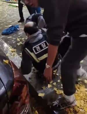 범인 제압중 신체일부가 날아간 경찰.