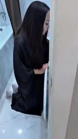 오해 하지마. 그냥 세탁기에 세제 넣는 거야