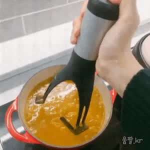 자동으로 저어주는 기계