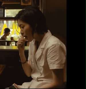 심은경 담배 연기.gif