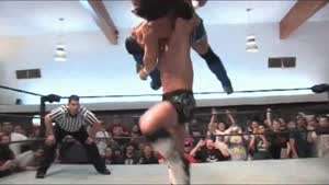 그린란드에 자국에서 생산한 지뢰와 방벽을 쌓는 덴마크 병사들