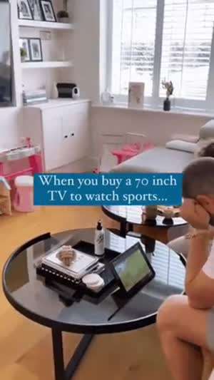축구 보려고 70인치 TV 산 아빠