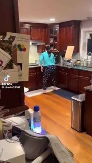 소리] 틱톡도 벽이 높아 : 라면 댄스.mp4