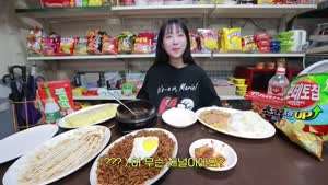 소리] 쯔양 보고 악수 청하며 존경한다는 아재.mp4