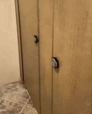 그거 말고~~  (화장실에서..)