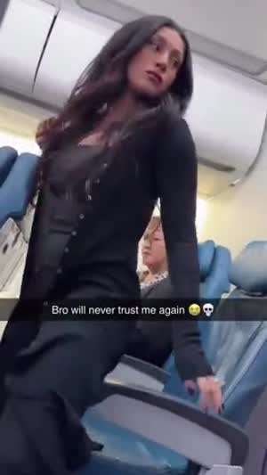 비행기 화장실 이런 장난이 가능한가