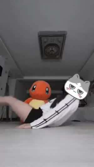 맨몸 운동하는 눈나.gif