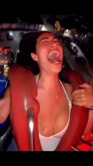 터질 듯 커져버린 누나의 에어백