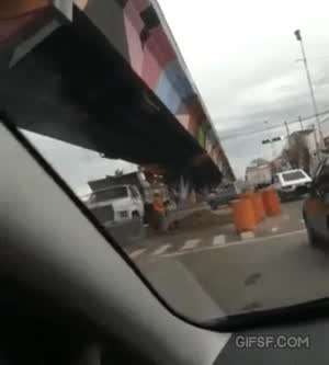 공사장 인부들의 흔힌 기싸움