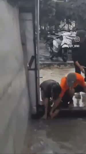 동남아 배수구 막힘의 원인 중 하나