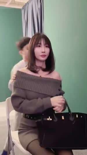 엄마의 노출을 통제하는 아들