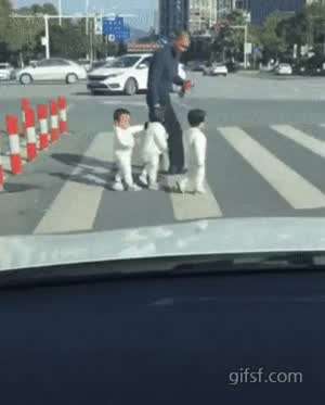 세 쌍둥이 아빠의 다급함