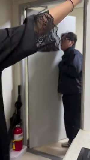 새 잠옷 입고 남친 놀래키기