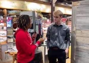 흑인처럼 행동하면 5달러 줌