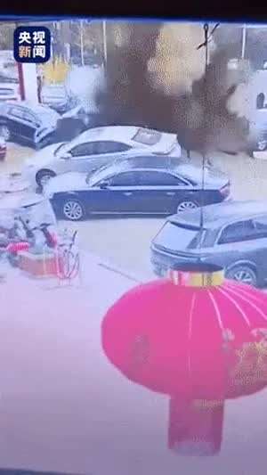 아들의 장난으로 빚이 12억 생겨버린 중국인.