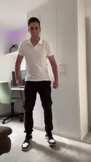 웃기게 춤 잘추는 남자.mp4