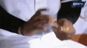 경기중 실시간으로 도핑하다 걸린 야구선수.gif