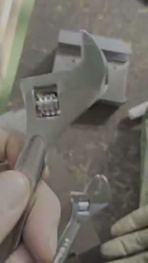 알리에서  산  몽키 스페너를 소개합니다