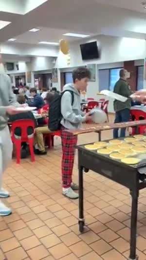 급식실 팬케익 고수 할아버지