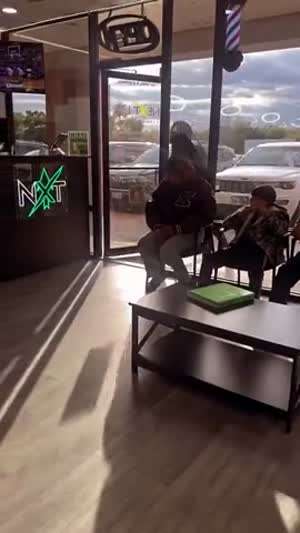 바버샵 스턴트 크루들