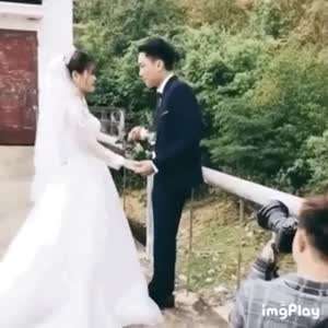 웨딩 촬영 중 무심결에 나온 신부의 습관