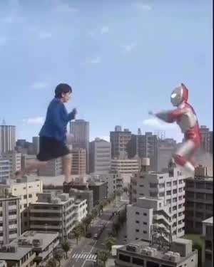 사나에랑 맞다이 뜨는  울트라맨