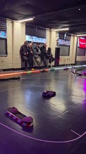 실내에서 낭만 드리프트